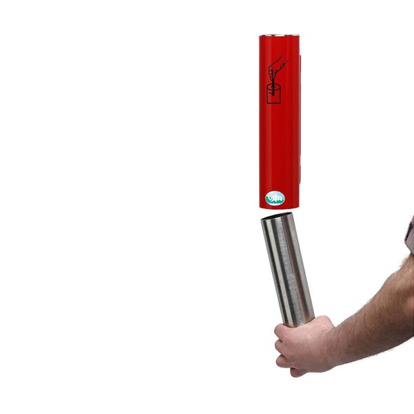 Wandaschenbecher mit herausnehmbarem Innenbehälter aus Edelstahl.
