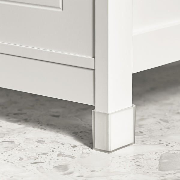 Detailaufnahme eines Möbelstücks mit einem Schutzgleiter an einem Bein