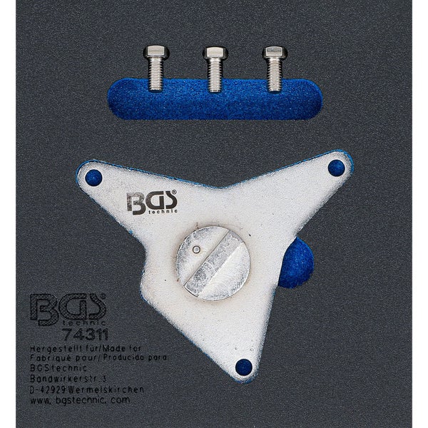 BGS Technic 74311 Schwungrad Arretierwerkzeug aus Metall mit drei Sechskantschrauben und BGS Technic Logo.