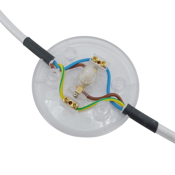 Anschlussdose mit Kabeln