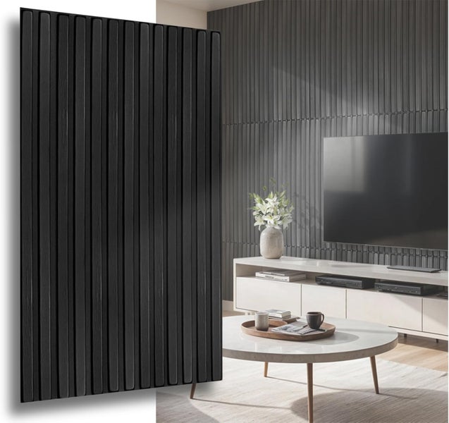 Wandpaneel mit vertikaler Lamellenoptik als modernes Wandverkleidungselement in einem Wohnzimmer mit TV Board und Couchtisch.