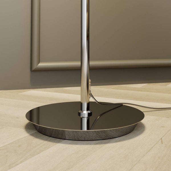 Detailansicht einer Stehlampe mit rundem Fuß
