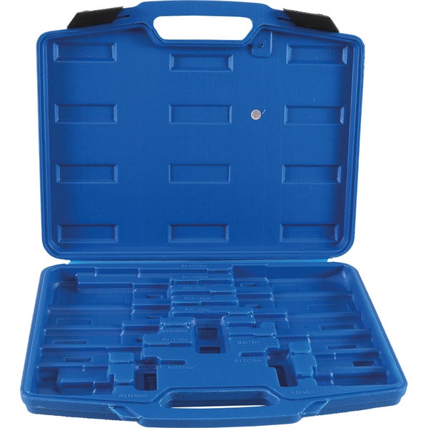 Nahaufnahme eines Festool Systainer-Schlosses mit eingestecktem Schlüssel für sichere Werkzeugaufbewahrung.