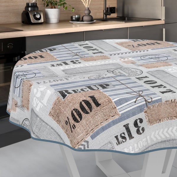 Runde Tischdecke mit Zeitungsmuster auf Küchentisch