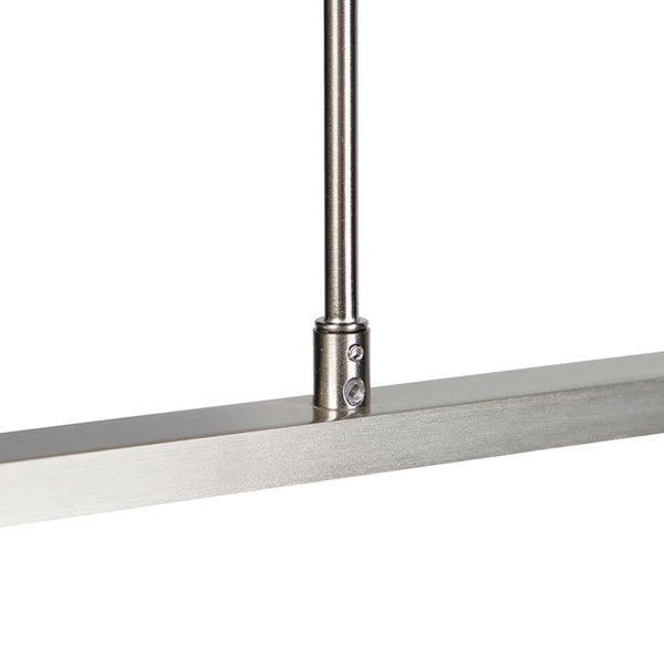 Detailaufnahme einer Lampenaufhängung mit Metallelementen