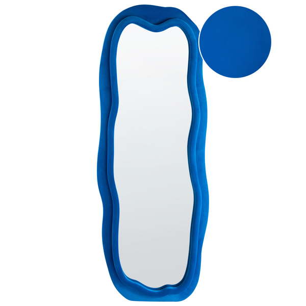Wellenförmiger Ganzkörperspiegel mit blauem Samtrahmen.