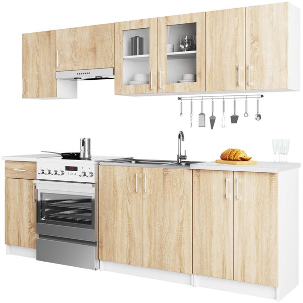 Küchenzeile mit Spüle, Herd und Hängeschränken