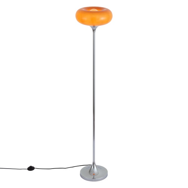 Moderne Stehleuchte mit ringförmigem Glasschirm und schlankem Metallfuß für eine elegante Innenbeleuchtung