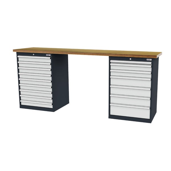 Werkbank mit Holzarbeitsplatte und zwei Metallschränken, ein Schrank mit neun Schubladen und ein Schrank mit sieben Schubladen.