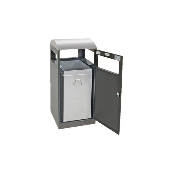 Einrichtungsbeispiel für ein helles Gartenhaus aus Holz mit Sofa, Sessel, Esstisch, Stühlen und Sideboard in der Draufsicht.