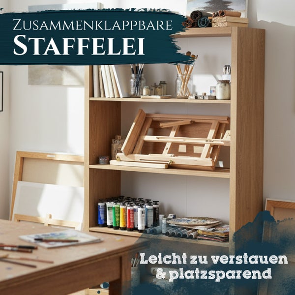 Zusammenklappbare Holzstaffelei in einem Regal mit Malutensilien und Leinwänden in einem Atelier.