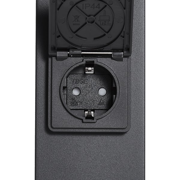 Außensteckdose mit geöffnetem Klappdeckel und Schutzart IP 44 für Garten und Terrasse.