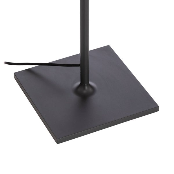 Detailaufnahme des Standfußes einer Stehlampe mit Kabel