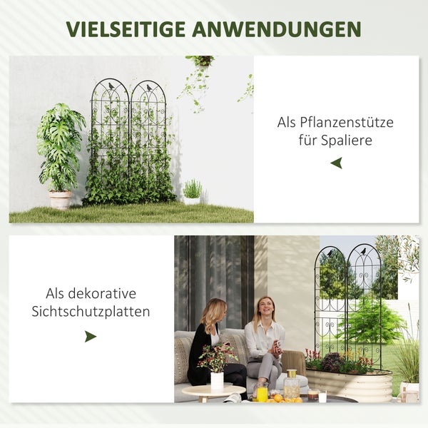 Dekoratives Rankgitter aus schwarzem Metall, genutzt als Pflanzenstütze und Sichtschutz auf einer hellen Terrasse.