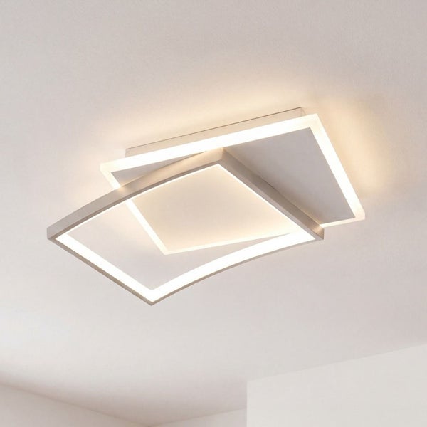 Moderne LED-Deckenleuchte mit zwei überlappenden, rechteckigen Rahmen aus Metall in Silber.
