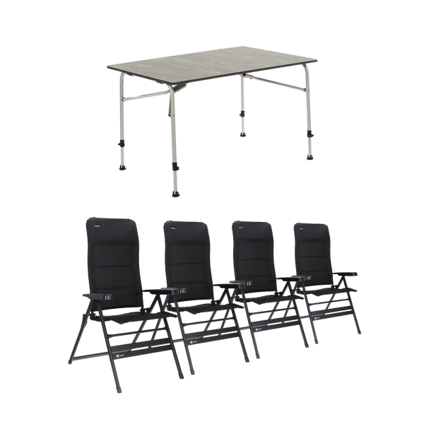 Klappbarer schwarzer Campingstuhl mit Metallgestell, Armlehnen und gepolsterter Sitz- und Rückenfläche aus Stoff.
