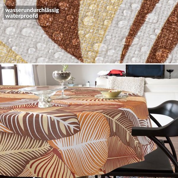 Wasserundurchlässige Tischdecke mit Blättermuster in Braun und Orange, gezeigt in einem Wohnzimmer und als Detailaufnahme der Oberfläche.