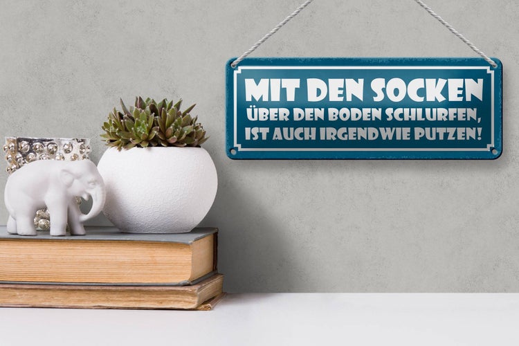 Blechschild Spruch 27x10cm mit Socken über den Boden putzen Dekoration