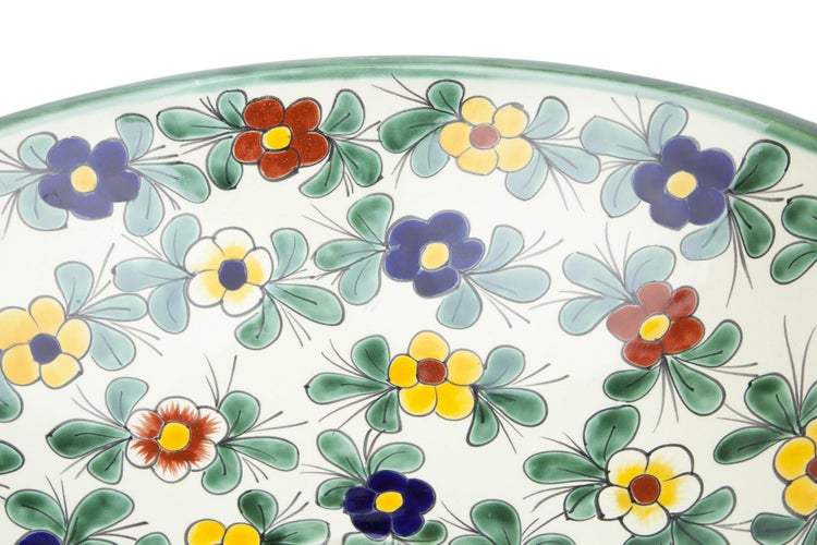 Dekorative Waschschüssel mit Blumenmuster