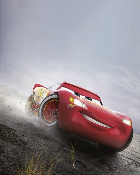 Rotes Rennauto mit der Nummer 95 auf einer Rennstrecke