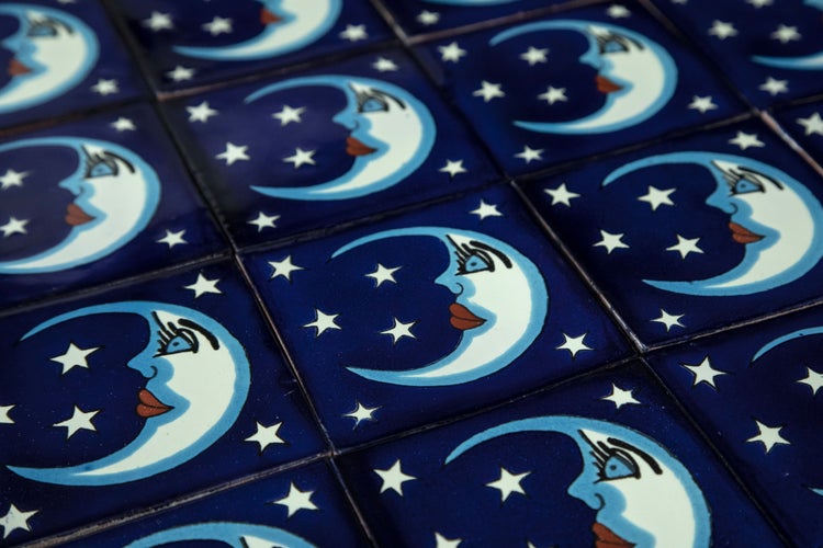Fliesen mit Mond- und Sternmotiv