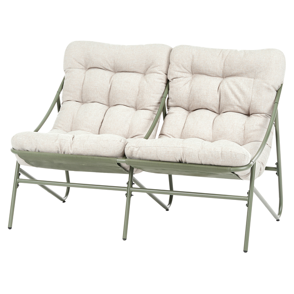 Modernes Zweisitzer Gartensofa mit grünem Metallgestell und dick gepolsterten beigefarbenen Kissen in Steppoptik.