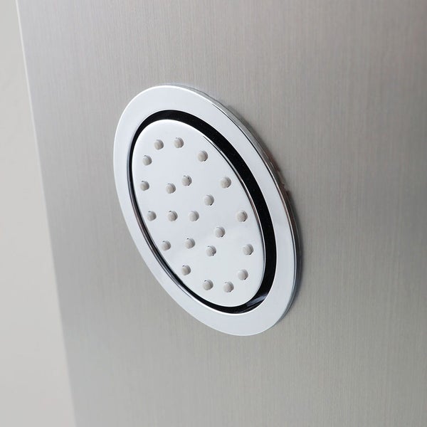 Nahaufnahme einer Dusche mit runder Kopfbrause