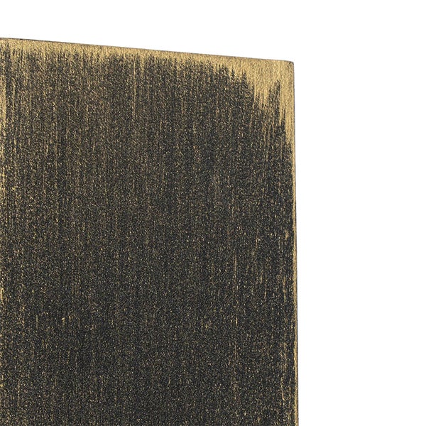 Strukturierte Oberfläche mit metallischem Bürsteneffekt.