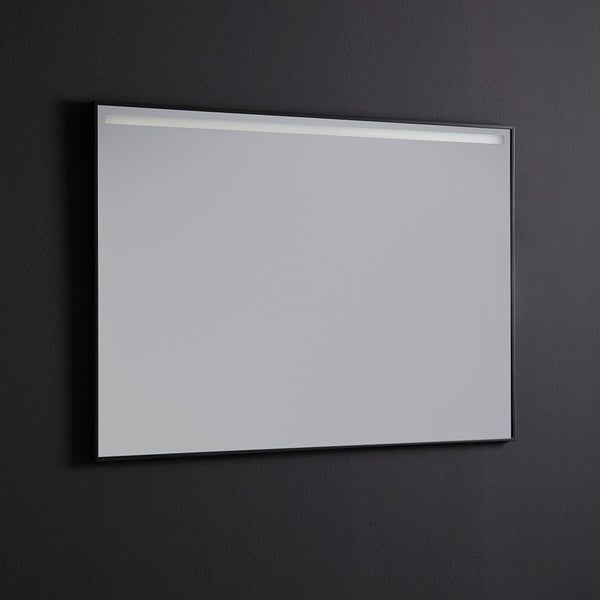 Rechteckiger Badezimmerspiegel mit integriertem Lichtstreifen oben und schwarzem Rahmen.