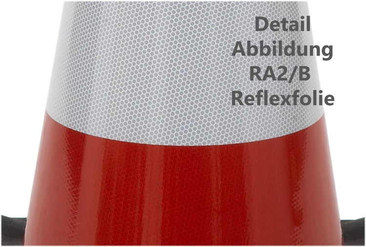 Gartentischgruppe mit zwei Klappstühlen