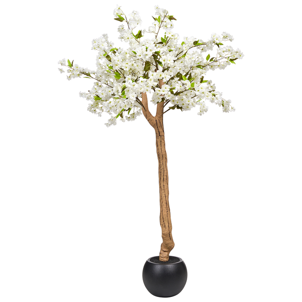 Künstlicher Kirschblütenbaum mit weißen Blüten und grünen Blättern in einem runden schwarzen Topf.