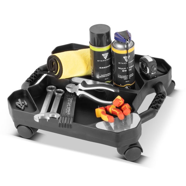 Werkzeugwagen mit Stahlwerk Produkten wie Sprays, Schraubenschlüssel, Zange, Metermaß und Tuch