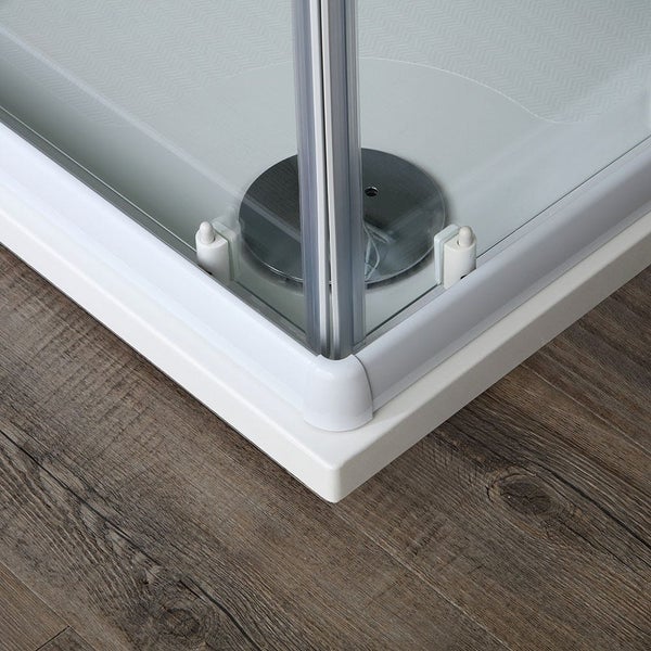 Detailansicht einer Duschkabine mit Duschwanne und Abfluss