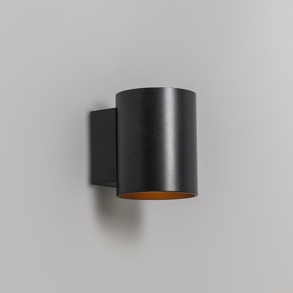 Schwarze zylindrische Wandleuchte