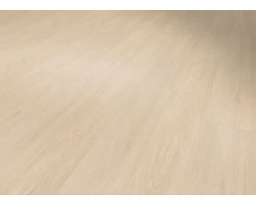 Heller Laminatboden mit Holzoptik