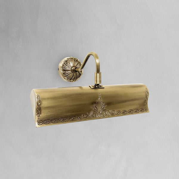 Wandleuchte aus Metall mit floralen Verzierungen für die Innenbeleuchtung