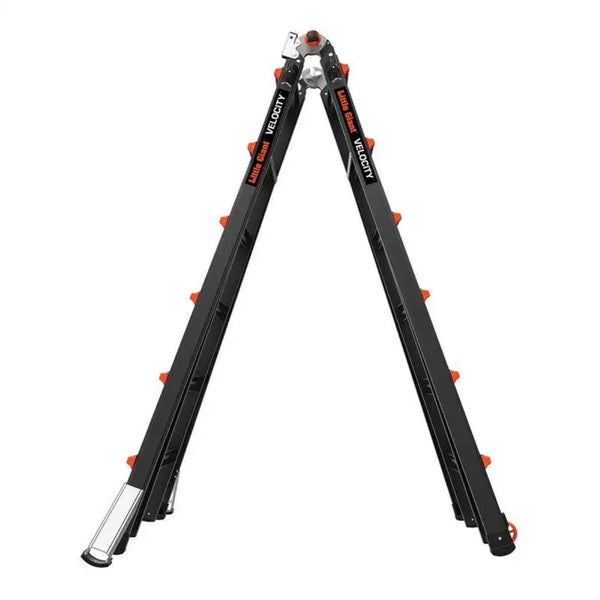 Schwarze Little Giant Velocity Teleskop-Mehrzweckleiter aus Aluminium, A-Position, verstellbare Beine, orangefarbene Sicherheitsverschlüsse.