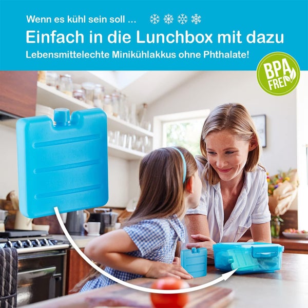Mini-Kühlakku für die Lunchbox in einer hellen Küche mit Frau und Kind. BPA-frei und lebensmittelecht.