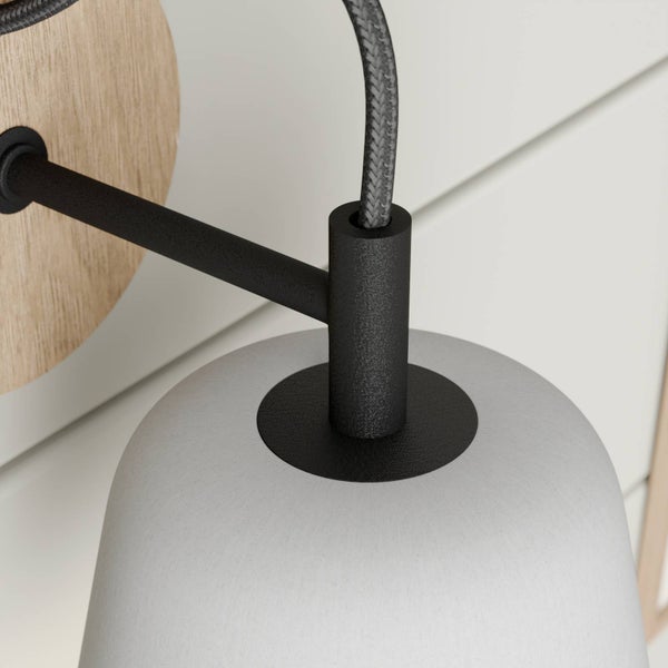 Großer Lagercontainer mit geöffneter Tür für zusätzlichen Stauraum