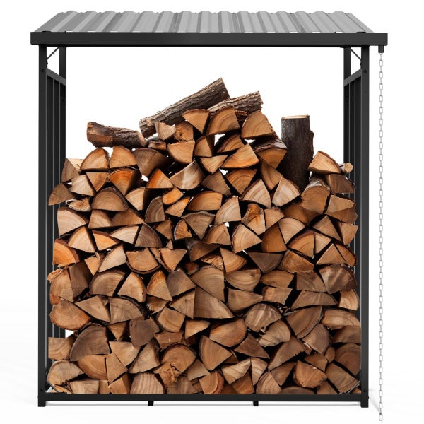 Kaminholzregal aus schwarzem Metall mit Wellblechdach, gefüllt mit gestapelten Holzscheiten.