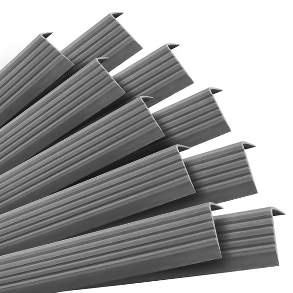 Mehrere Treppenkantenprofile aus Kunststoff