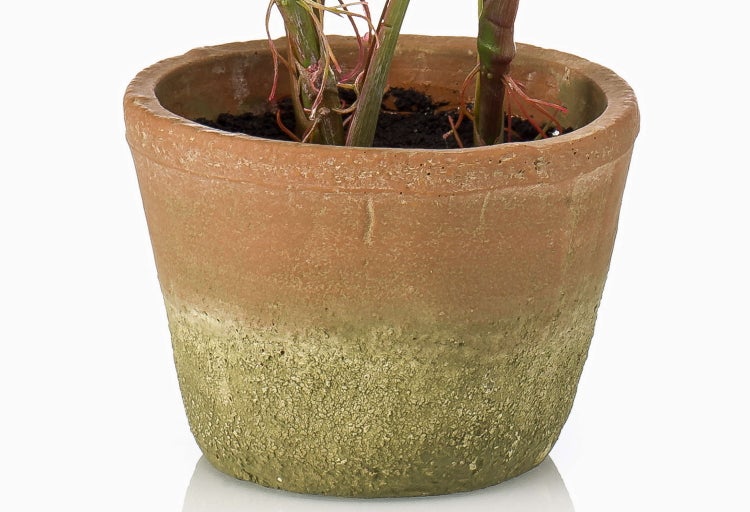 Künstliche Pfingstrose in Weiß mit grünem Stiel und Blättern.