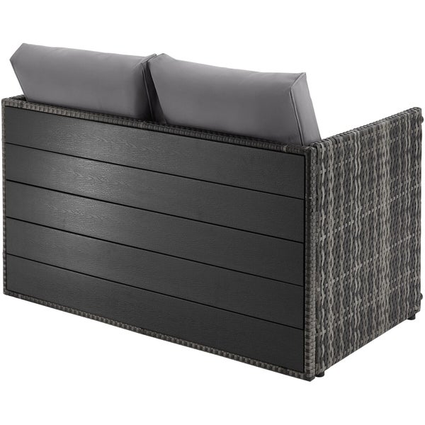 Gartensofa Rückansicht, Gestell aus Polyrattan mit Rückenlehne in Holzoptik und grauen Kissen.