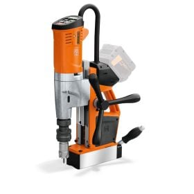 Akku Magnetkernbohrmaschine für präzises Metallbohren mit hoher Spannkraft und ergonomischem Design für den professionellen Einsatz.