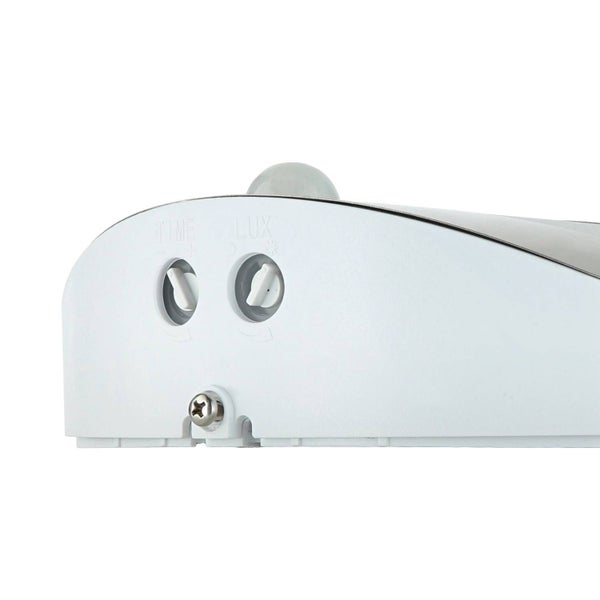 Detailansicht eines Bewegungsmelders mit Einstellrädern für Zeit und Helligkeit.