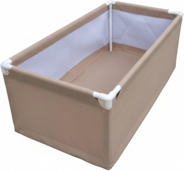 Rechteckiger Pflanzkasten aus Textil mit Kunststoffverbindungen.