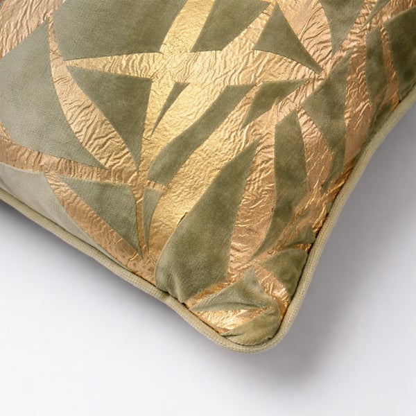 Dekokissen mit geometrischem Muster