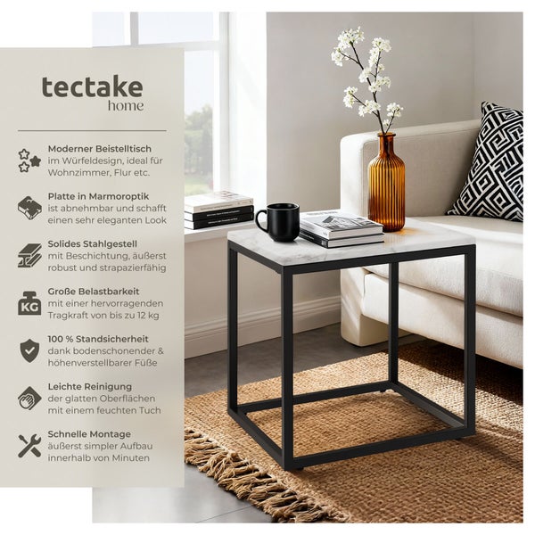 Moderner quadratischer Beistelltisch mit schwarzem Stahlgestell und Platte in Marmoroptik im hellen Wohnzimmer. Tectake Home Logo.