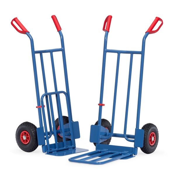 Zwei blaue Sackkarren mit roten Griffen und Rädern.