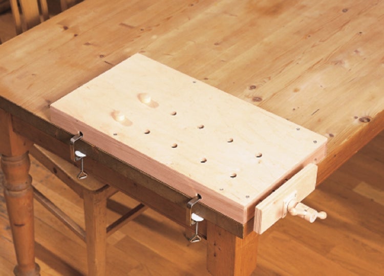 Vorderzange zum Aufschrauben auf einen Arbeitstisch aus massivem Holz mit verstellbaren Spannbacken